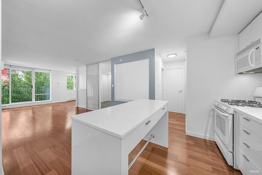 409 328 E 11th Avenue