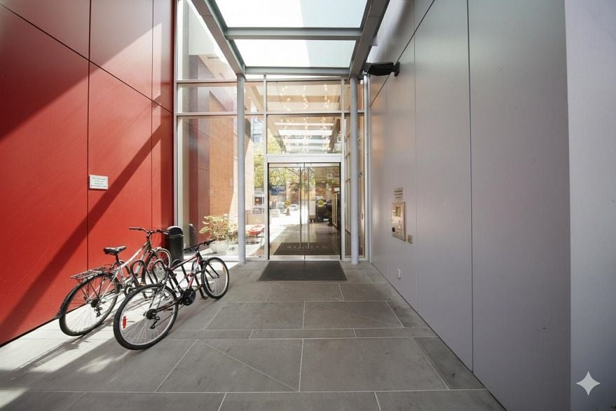 1507 833 Homer Street