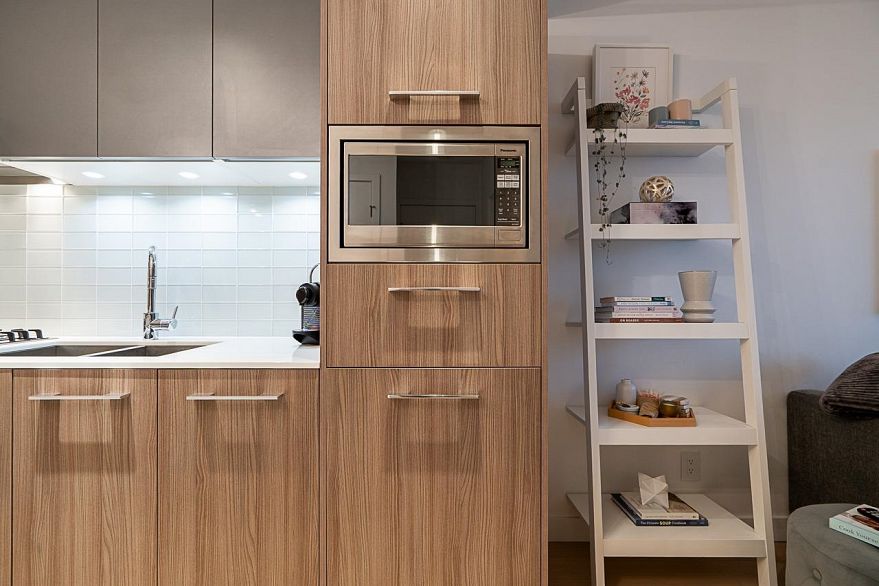 1106 4638 Gladstone Street