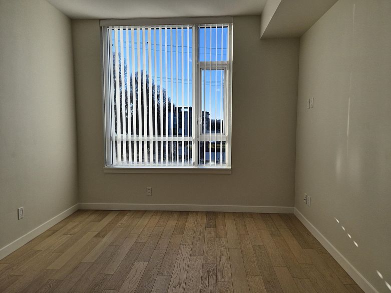 317 2033 W 10th Avenue