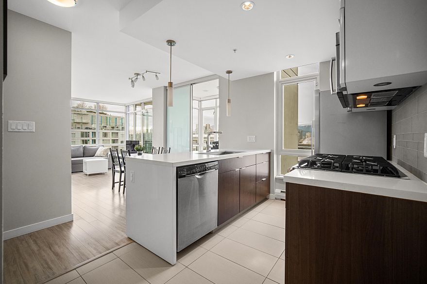 1702 1775 Quebec Street