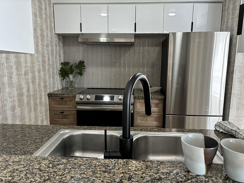 302 1228 Marinaside Crescent