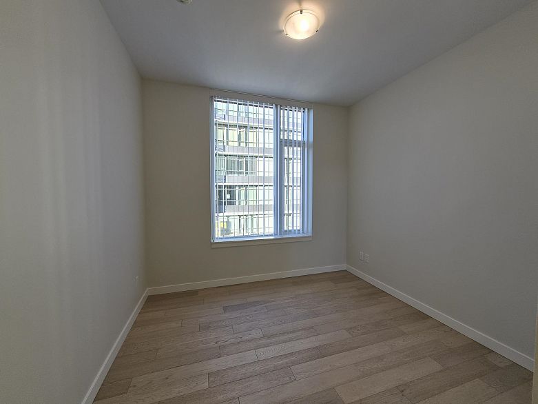 317 2033 W 10th Avenue