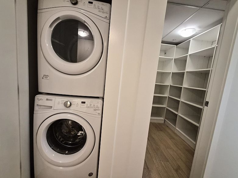 317 2033 W 10th Avenue