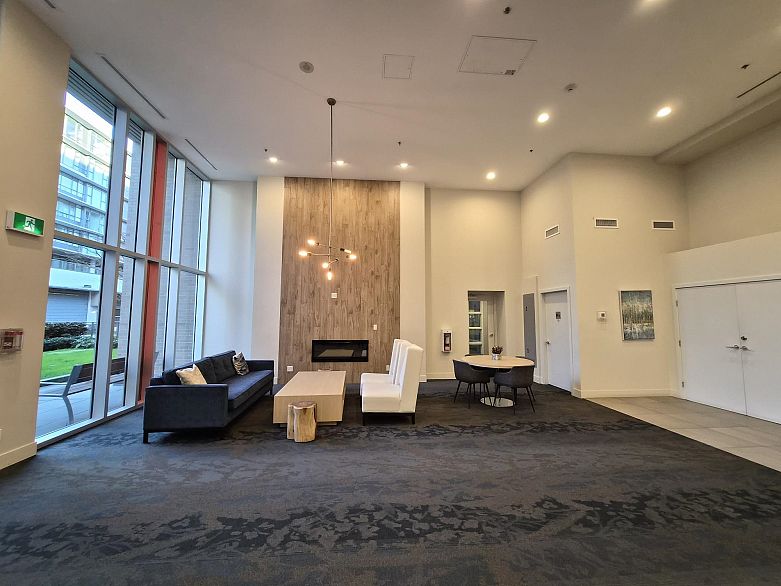 317 2033 W 10th Avenue