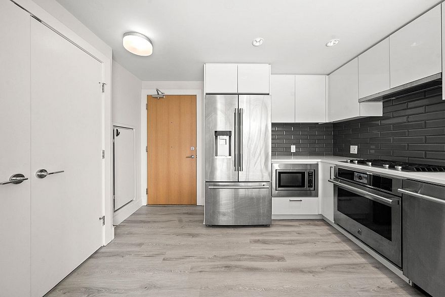 609 3451 Sawmill Crescent