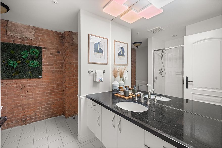 301 1155 Mainland Street