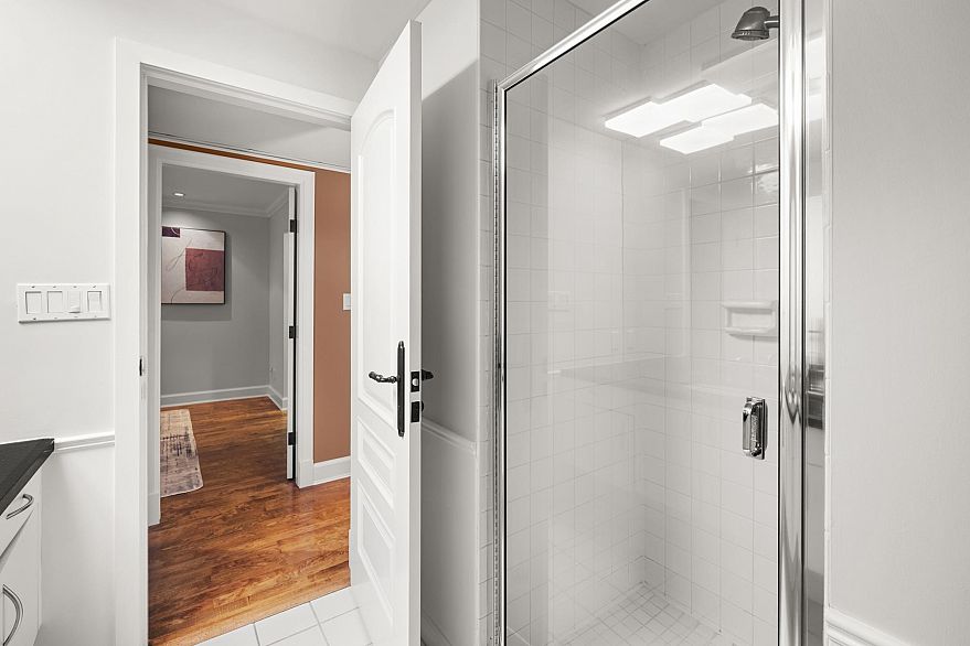 301 1155 Mainland Street