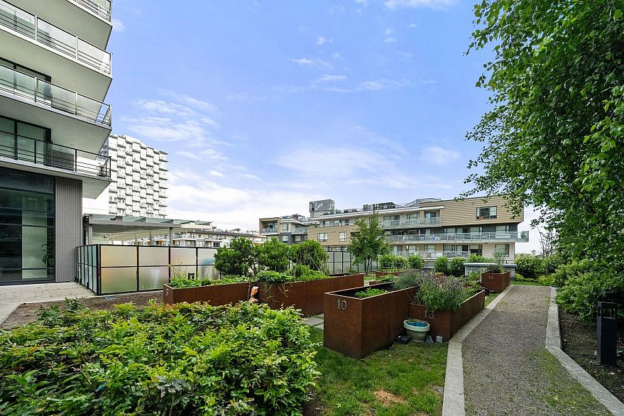 609 3451 Sawmill Crescent