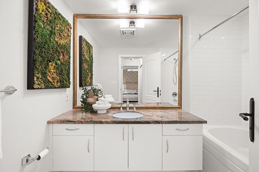 301 1155 Mainland Street