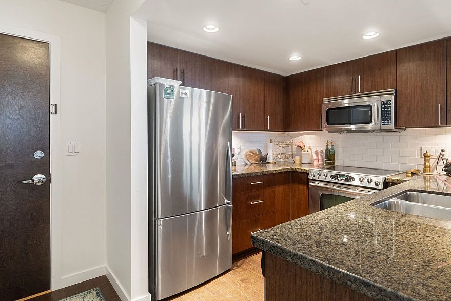 1702 125 Milross Avenue