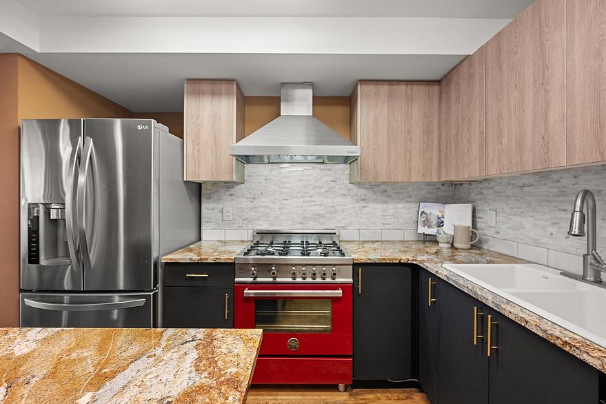 301 1155 Mainland Street