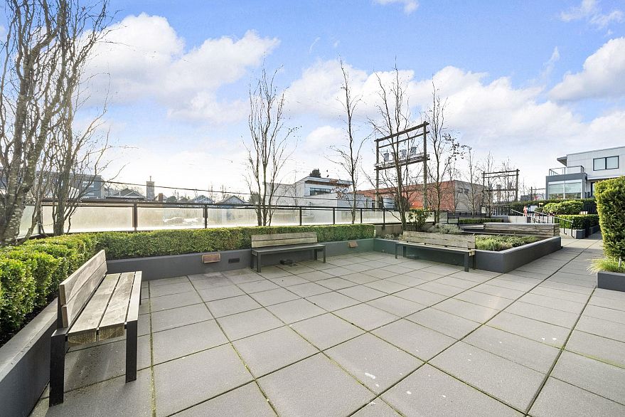 419 1588 E Hastings Street