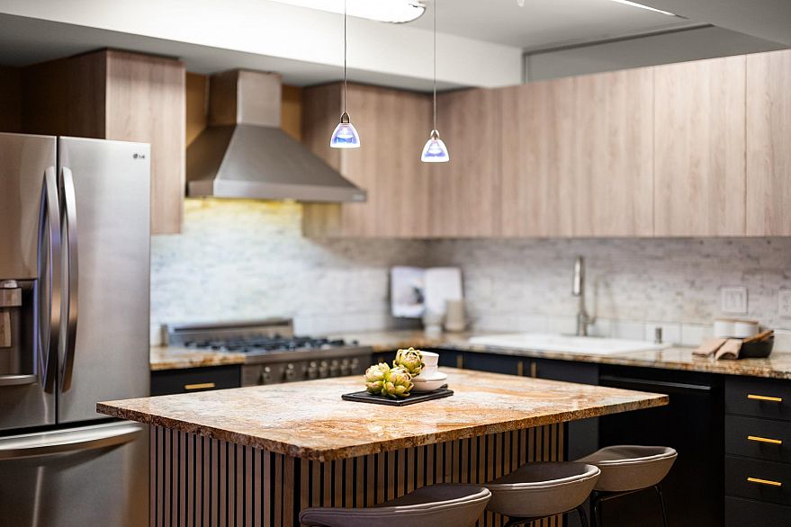 301 1155 Mainland Street