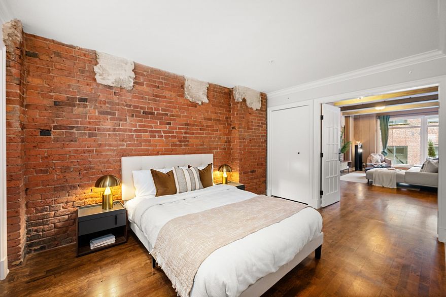 301 1155 Mainland Street