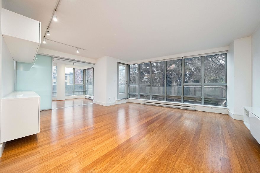 301 930 Cambie Street