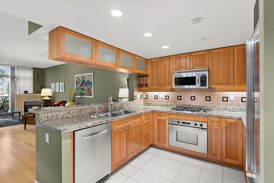 1053 Marinaside Crescent