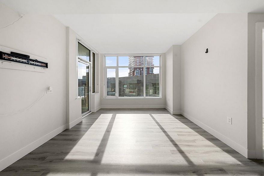 609 3451 Sawmill Crescent