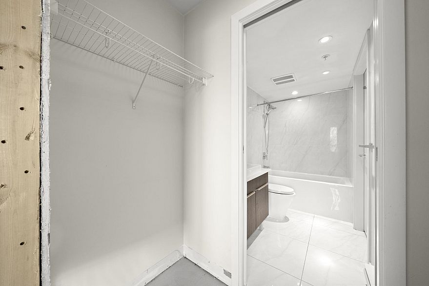 419 1588 E Hastings Street