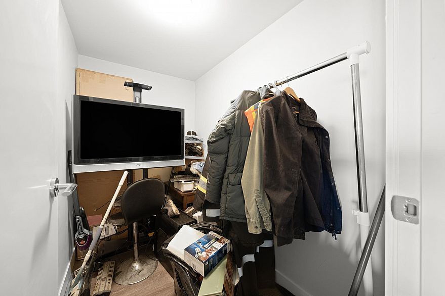 419 1588 E Hastings Street