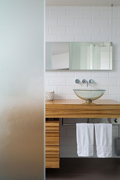 401 988 Richards Street