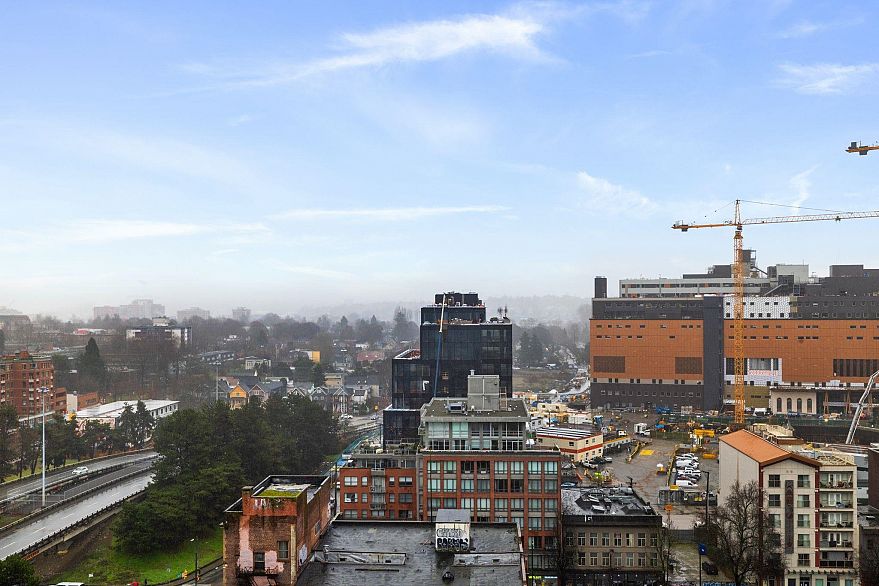 1702 125 Milross Avenue