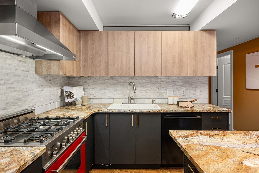 301 1155 Mainland Street