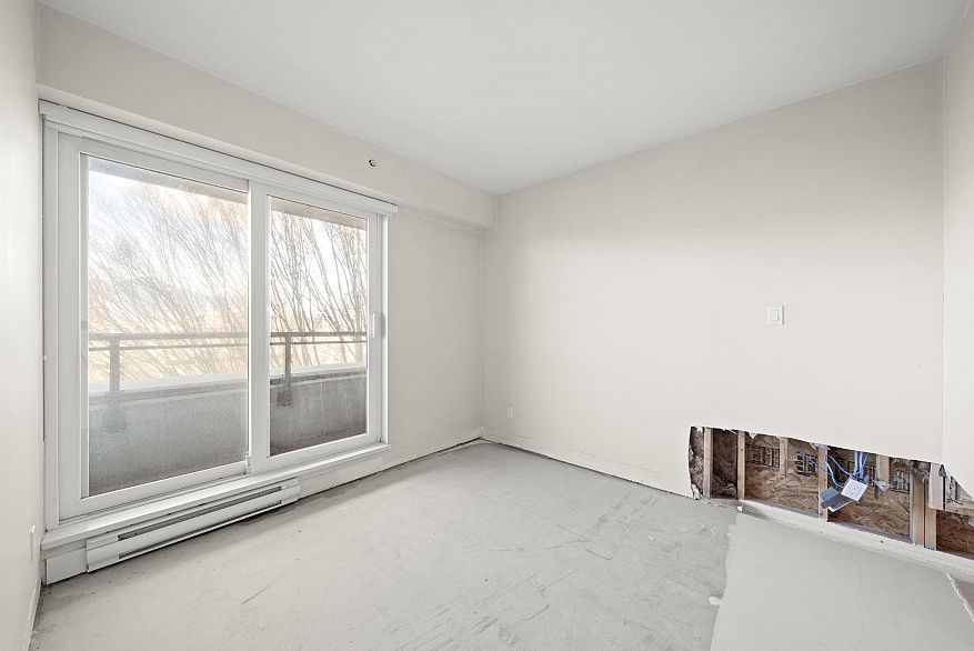 419 1588 E Hastings Street