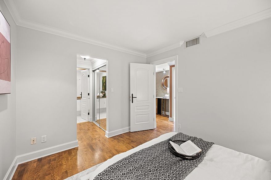 301 1155 Mainland Street