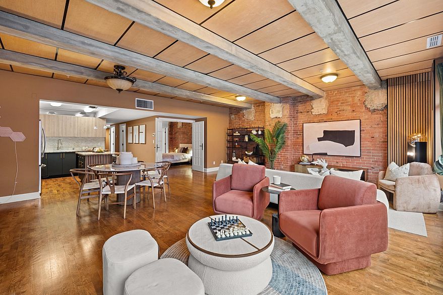 301 1155 Mainland Street