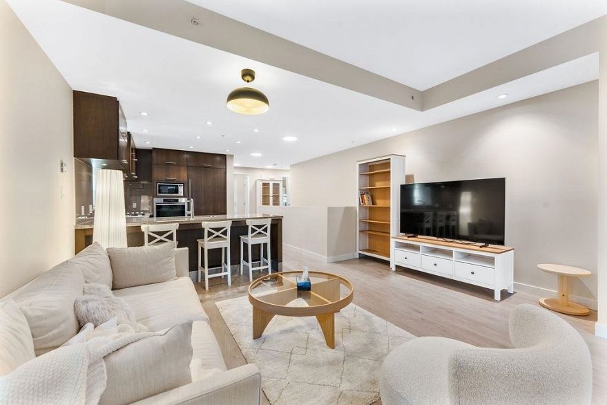 TH 16 6063 Iona Drive