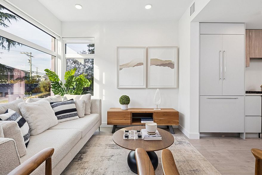 211 1008 W 47th Avenue