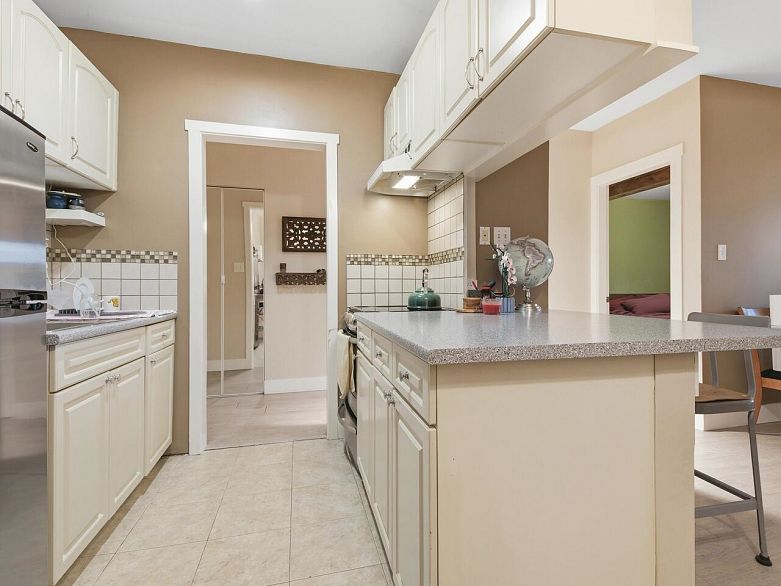 102 1655 Nelson Street