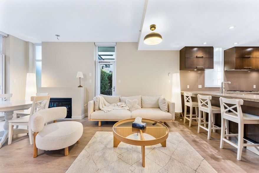 TH 16 6063 Iona Drive