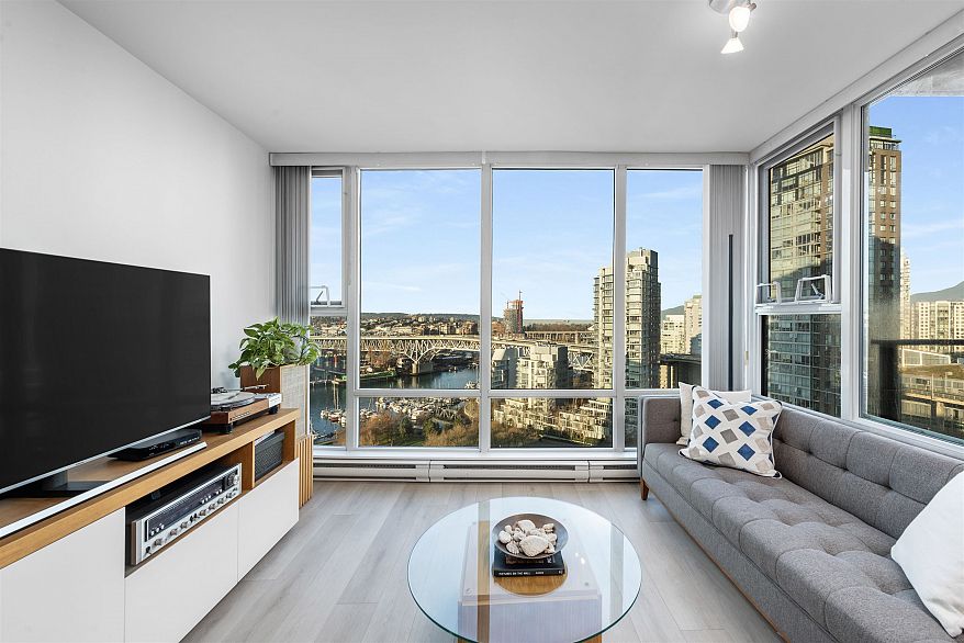 2105 455 Beach Crescent