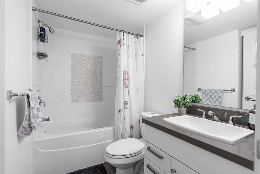 206 4550 Fraser Street