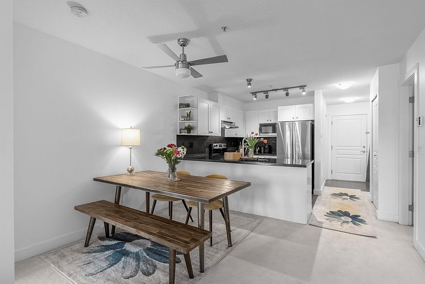 206 4550 Fraser Street