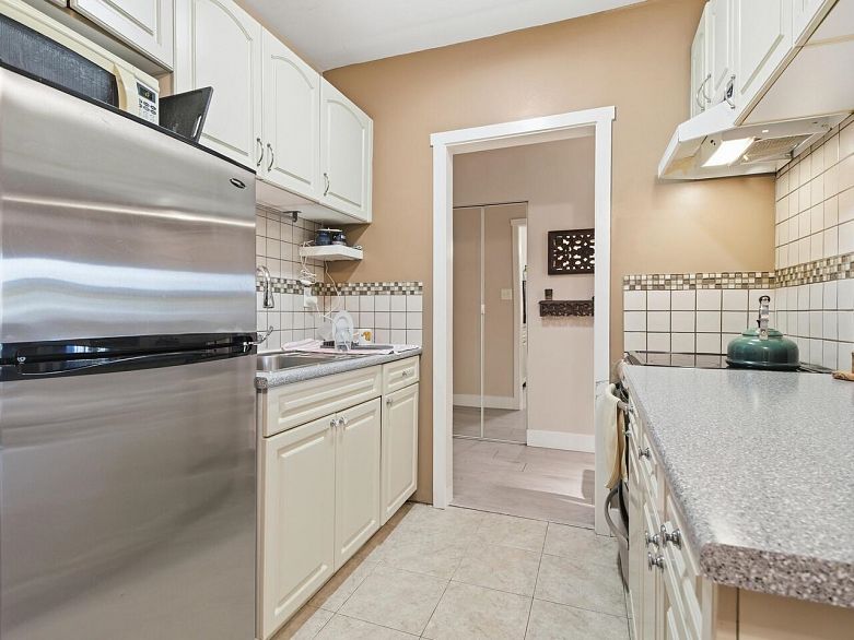 102 1655 Nelson Street