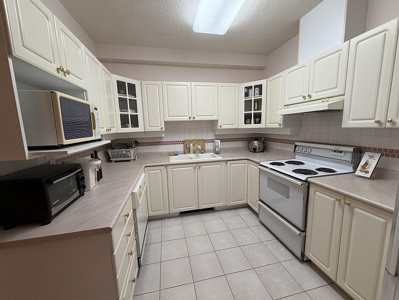 24xx 6128 PATTERSON AVENUE, Burnaby BC V5H 4P3