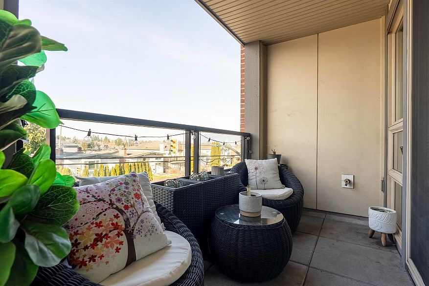 206 4550 Fraser Street