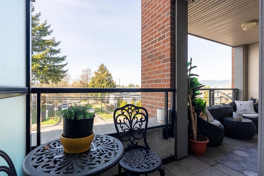 206 4550 Fraser Street