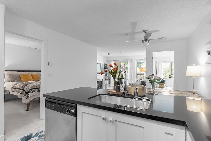 206 4550 Fraser Street