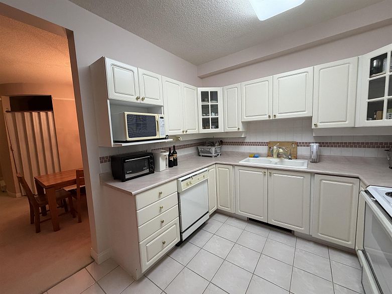 24xx 6128 PATTERSON AVENUE, Burnaby BC V5H 4P3