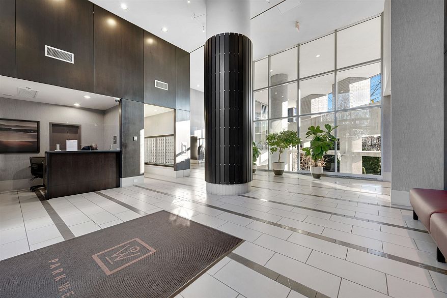 2105 455 Beach Crescent