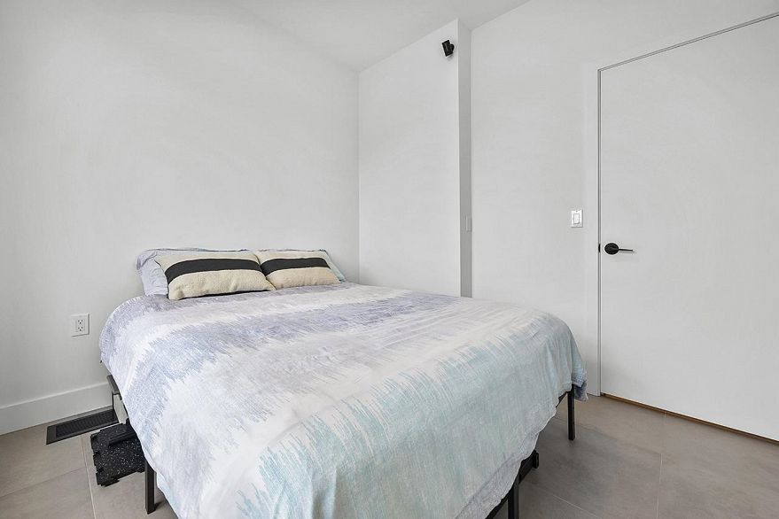 3956 Dumfries Street