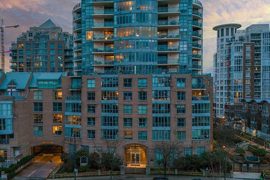 202 1188 Quebec Street