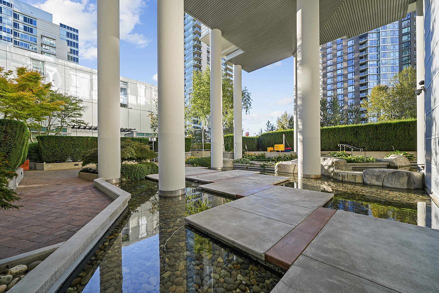 2503 1483 Homer Street