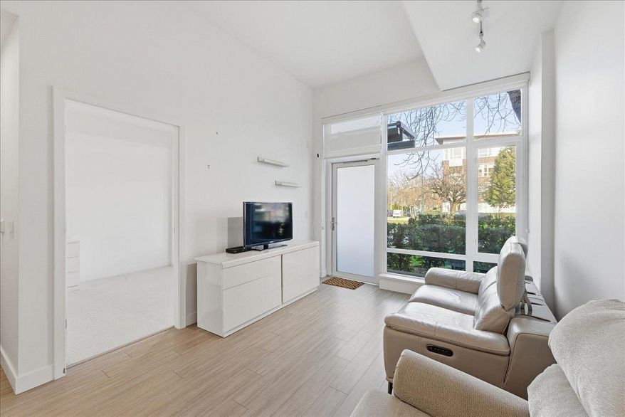 104 438 W King Edward Avenue