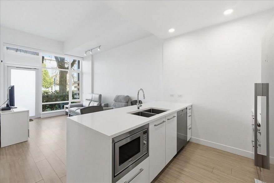 104 438 W King Edward Avenue