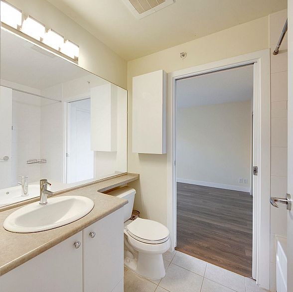 401 7088 Mont Royal Square